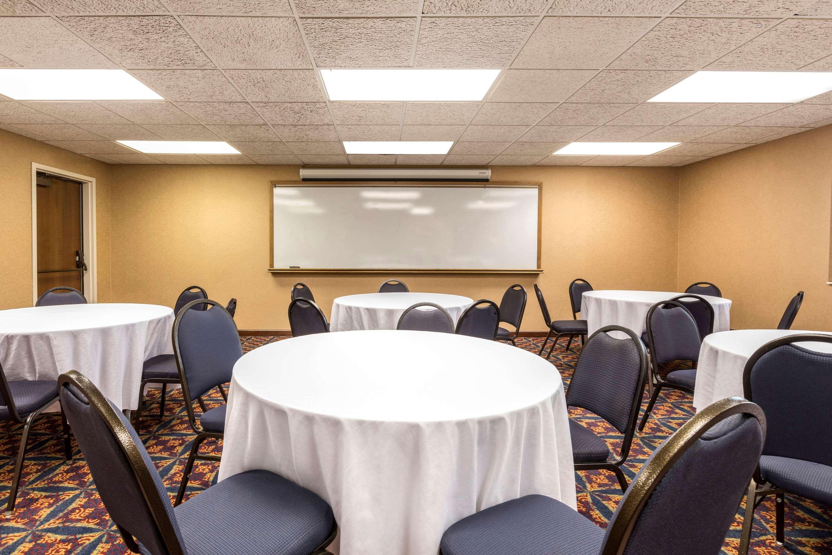 Quality Inn Auburn Hills - Detroit North מראה חיצוני תמונה